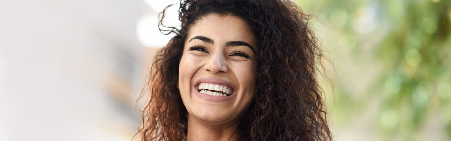 The Many Benefits of All-on-4 Dental Implants Versus Dentures